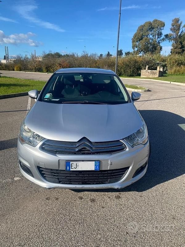 Grigio Usata 2011 Citroën C4 Seduction Tre volumi | 2200 € (Buon prezzo) - Immagine 1/4