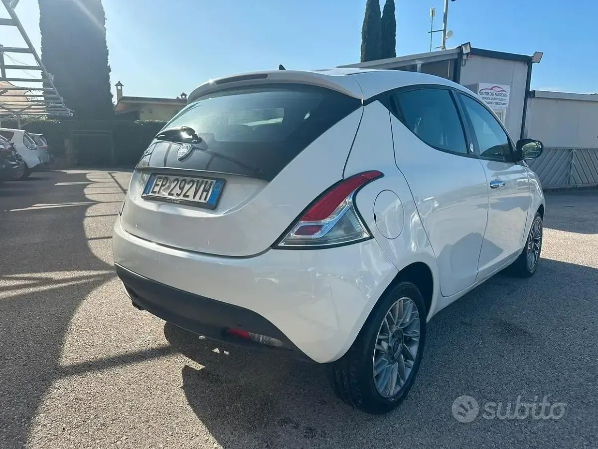 Usata Lancia Ypsilon 77 CV (56 kW) 2013 Bianco Utilitaria