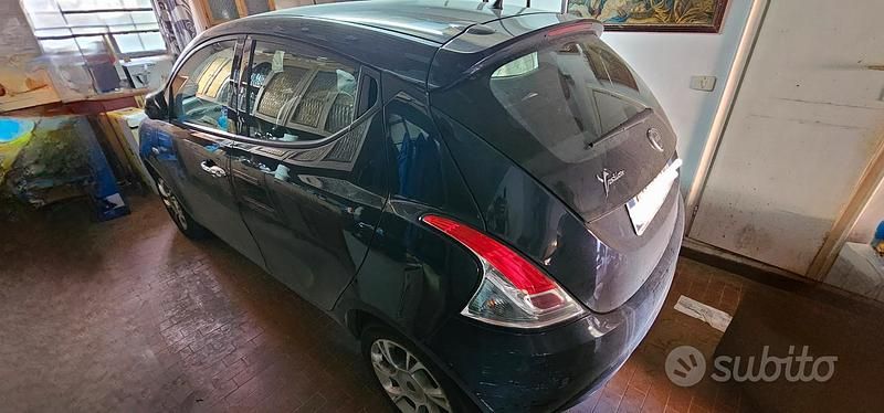 Usata Lancia Ypsilon 70 CV (51 kW) 2016 Blu Utilitaria