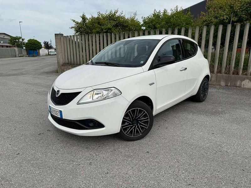 Usata Lancia Ypsilon S 69 CV (50 kW) 2020 Bianco Utilitaria
