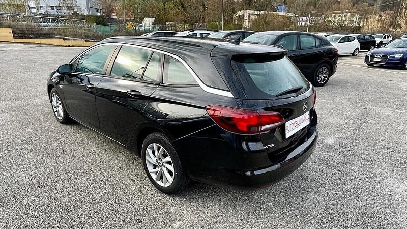 Usata Opel Astra Innovation 110 CV (80 kW) 2018 Nero Station wagon