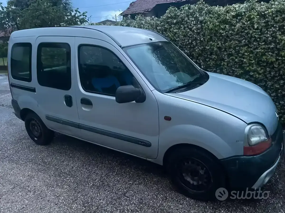 Usata Renault Kangoo 64 CV (47 kW) 2000 Grigio Monovolume
