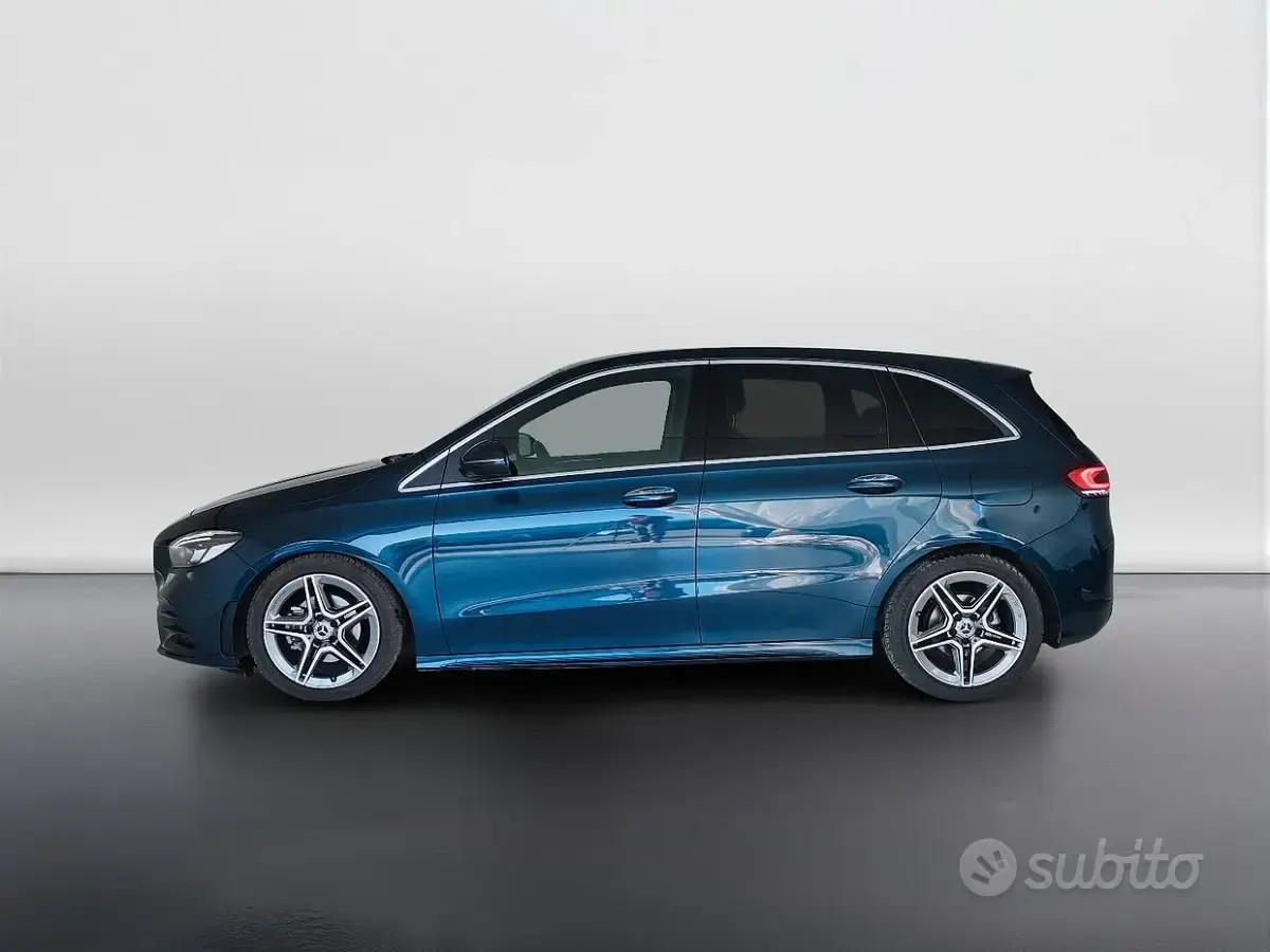 Usata Mercedes B180 Premium 116 CV (85 kW) 2020 Blu Utilitaria