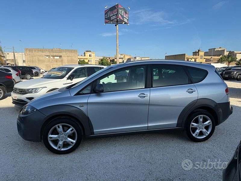 Usado Seat Altea 170 CV (125 kW) 2007 Gris Monovolumen