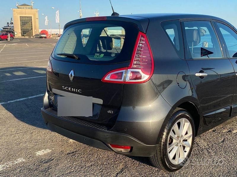 Usata Renault Scénic III Dynamique 110 CV (80 kW) 2011 Marrone Monovolume