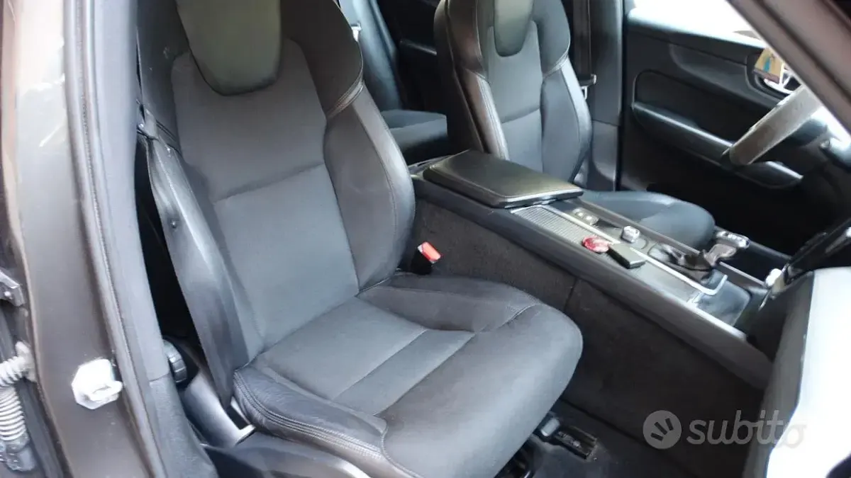 Usata Volvo XC60 Business Edition 190 CV (139 kW) 2019 Verde SUV