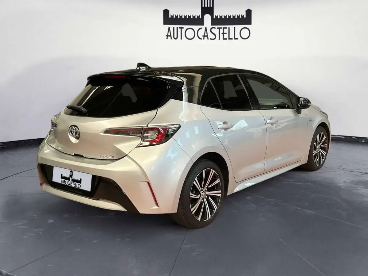 Usata Toyota Corolla Style 98 CV (72 kW) 2021 Argento Berlina