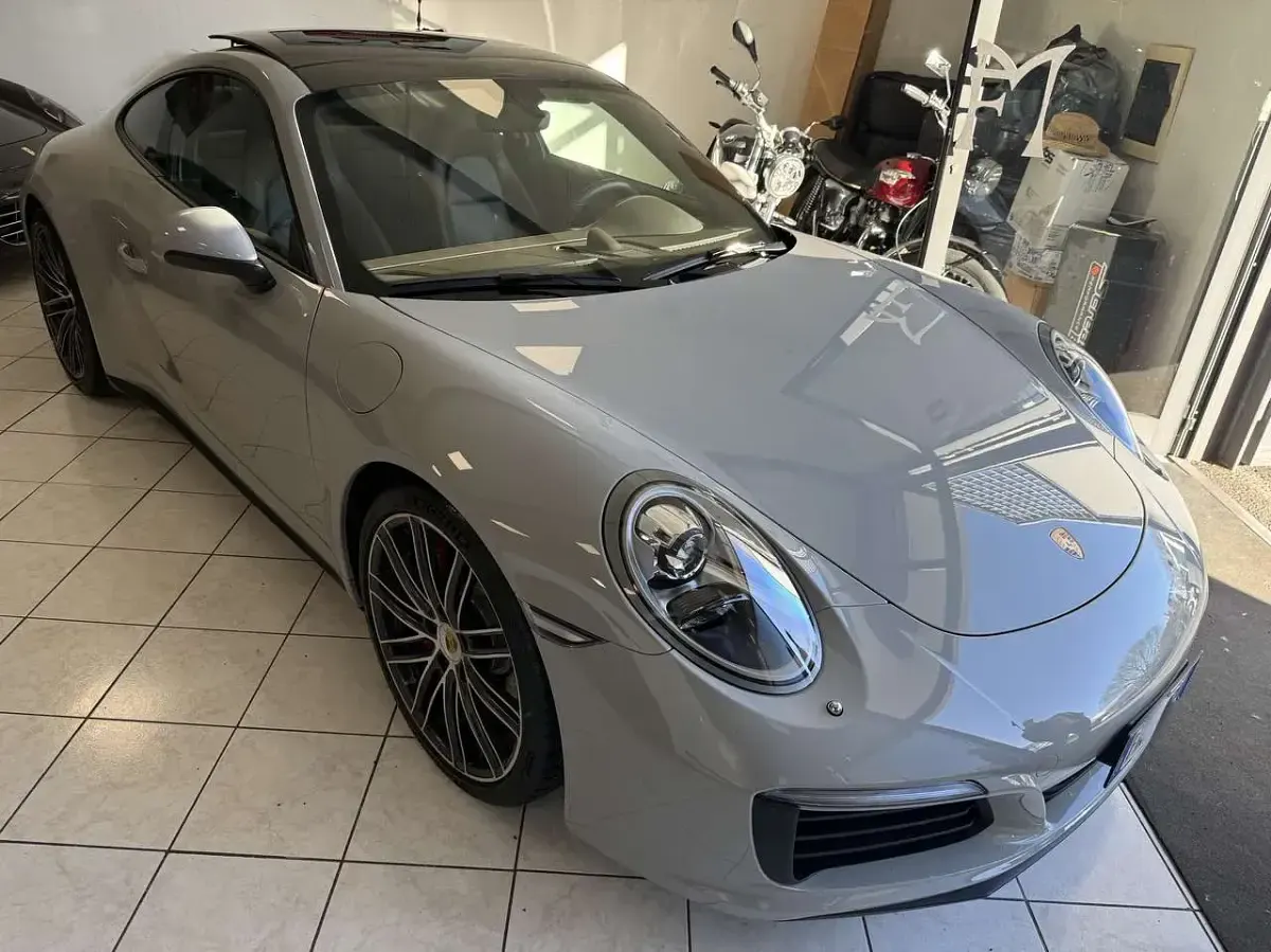 Usata Porsche 992 420 CV (308 kW) 2018 Gesso Coupé