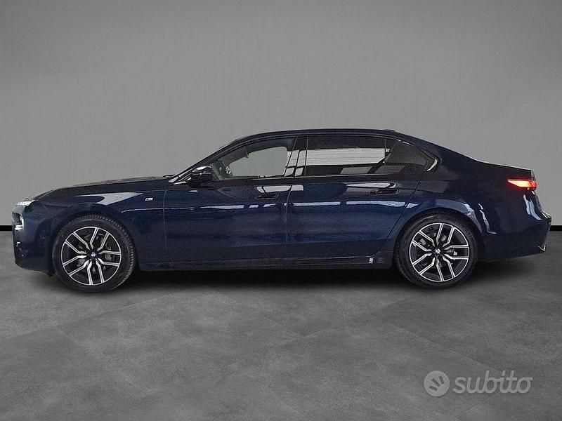 Usata BMW 740 M Sport 286 CV (210 kW) 2025 Blu / metallizzato Berlina