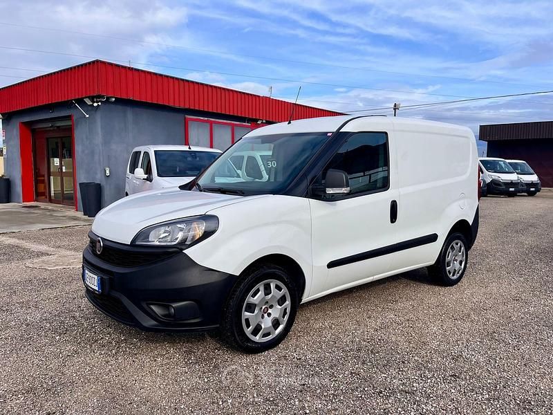 Usata Fiat Doblò 120 CV (88 kW) 2021 Bianco Monovolume