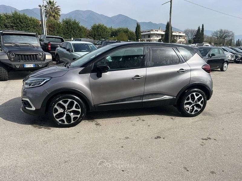 Usata Renault Captur Intens 90 CV (66 kW) 2017 Gray SUV