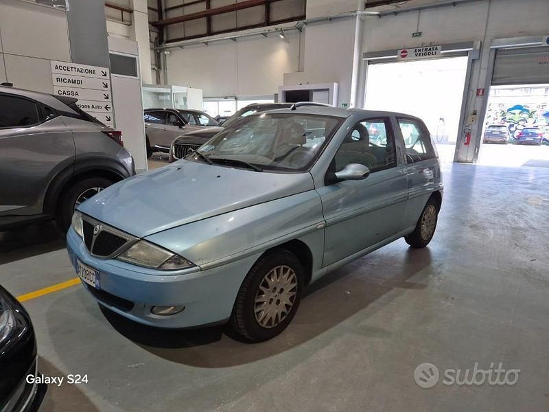 Blu Usata 2001 Lancia Ypsilon Due volumi | 1800 € (Buon prezzo) - Immagine 1/4