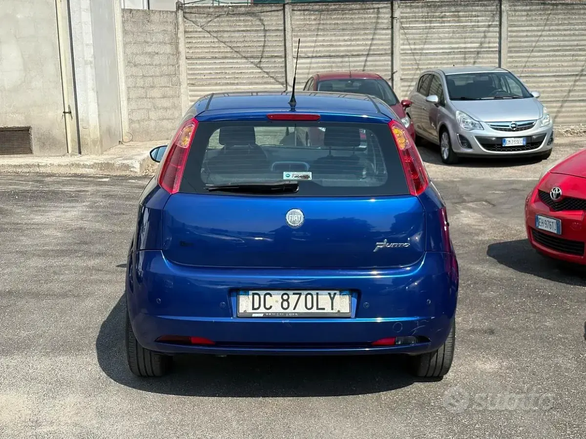 Usata Fiat Grande Punto Dynamic 65 CV (47 kW) 2007 Bluazzurro Utilitaria