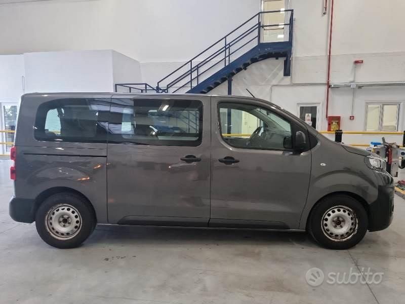 Usata Peugeot Expert 116 CV (85 kW) 2019 Grigio Furgone