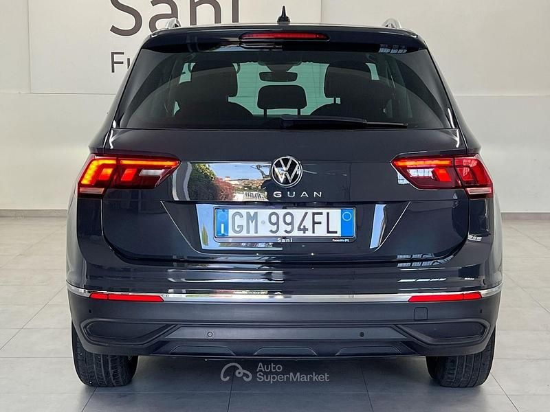 Usado VW Tiguan Life 150 CV (110 kW) 2023 Gris SUV