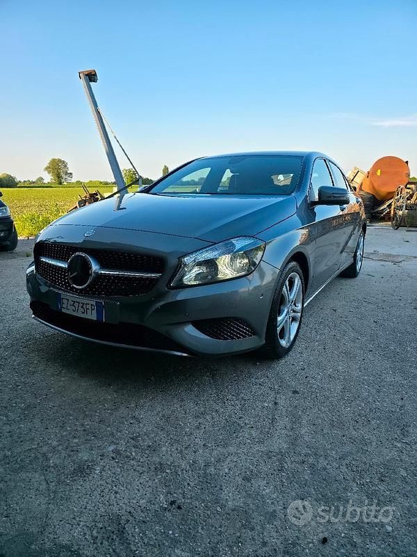 Usata Mercedes A180 122 CV (89 kW) 2015 Grigio Berlina