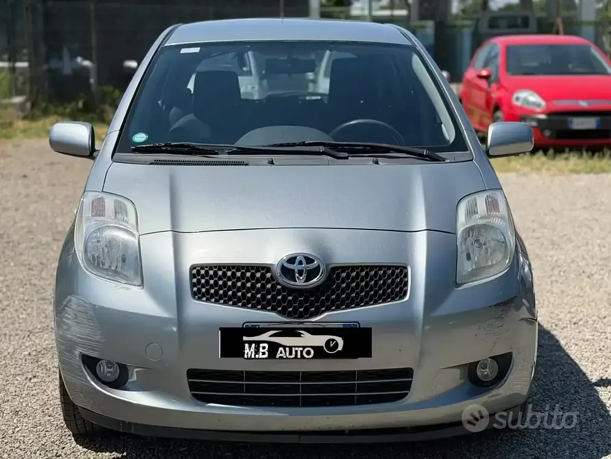 Usata Toyota Yaris 90 CV (66 kW) 2007 Grigio Utilitaria
