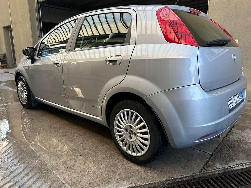 Usata Fiat Grande Punto Dynamic 75 CV (55 kW) 2006 Argento Utilitaria
