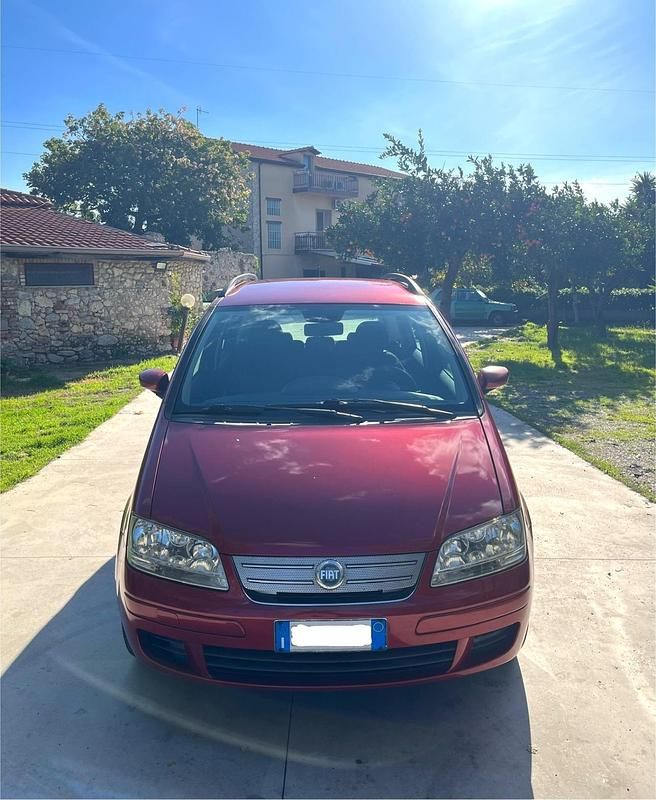Usata Fiat Idea 105 CV (77 kW) 2007 Argento Monovolume