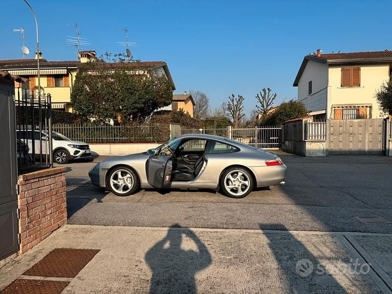 Usata Porsche 911 Carrera 4 320 CV (235 kW) 2001 Grigio Coupé