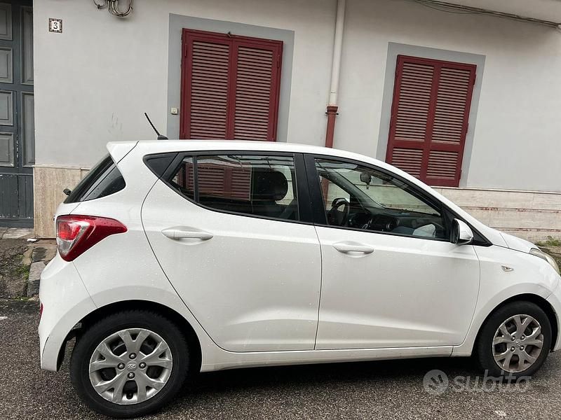 Usata Hyundai i10 67 CV (49 kW) 2014 Bianco Utilitaria