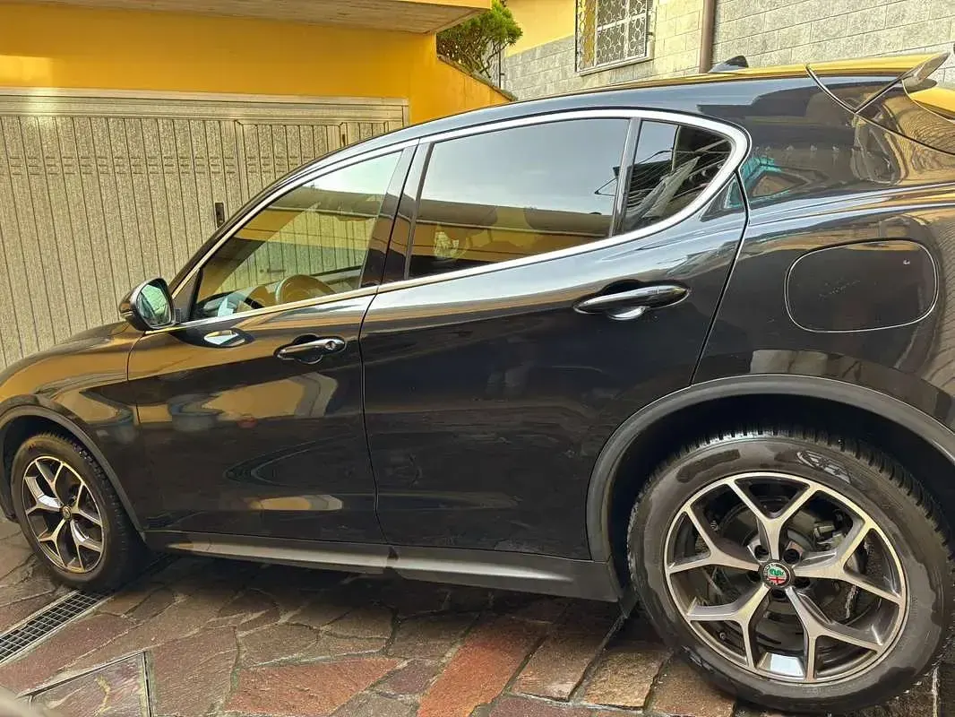Usata Alfa Romeo Stelvio Executive 210 CV (154 kW) 2018 Nero SUV