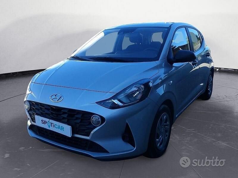 Grigio Usata 2023 Hyundai i10 Due volumi | 11.900 € (Buon prezzo) - Immagine 1/4