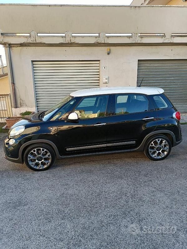 Begagnad Fiat 500L Trekking 120 HK (88 kW) 2019 Svart Minibuss