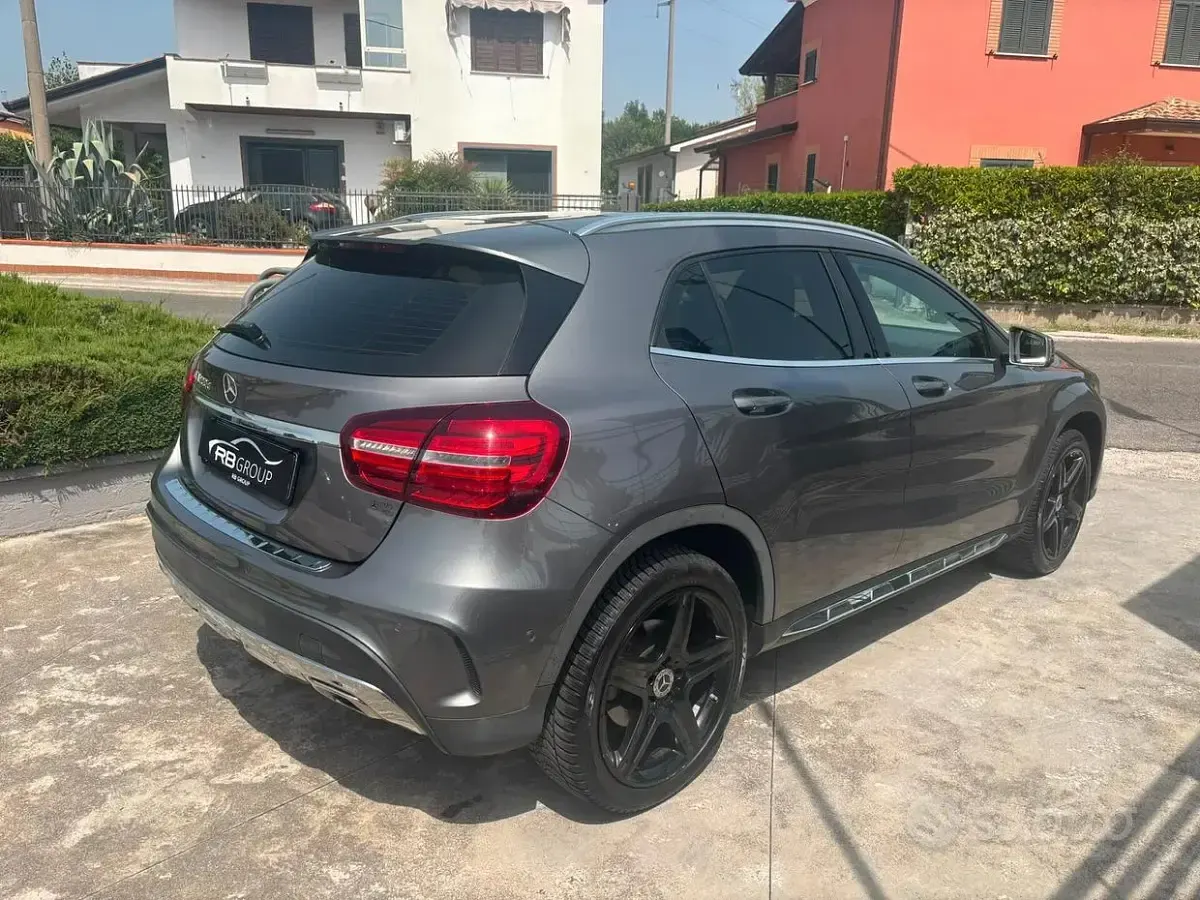 Usata Mercedes GLA200 Premium 136 CV (100 kW) 2019 Grigio SUV