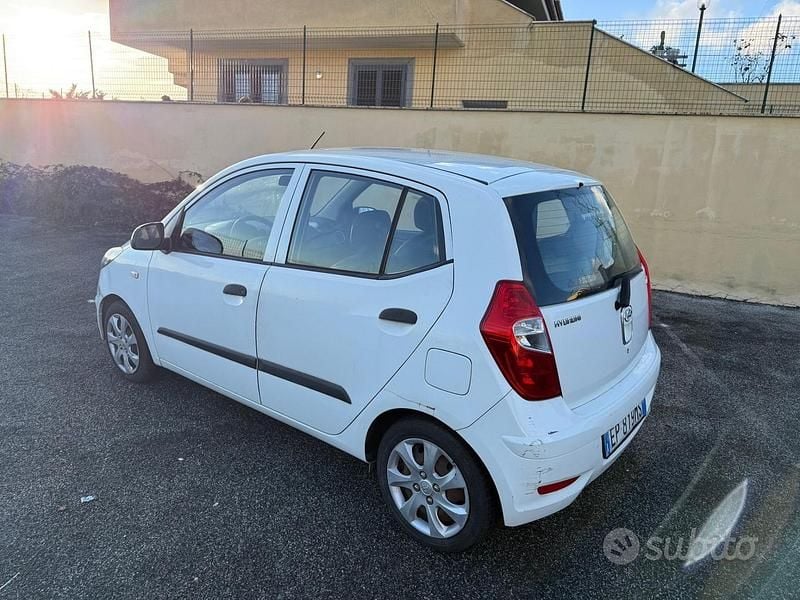 Usata Hyundai i10 69 CV (50 kW) 2012 Bianco Utilitaria