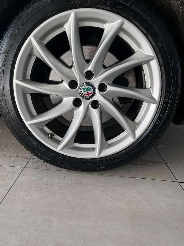 Käytetty Alfa Romeo Giulia Veloce 211 HP (155 kW) 2019 Harmaa Sedan
