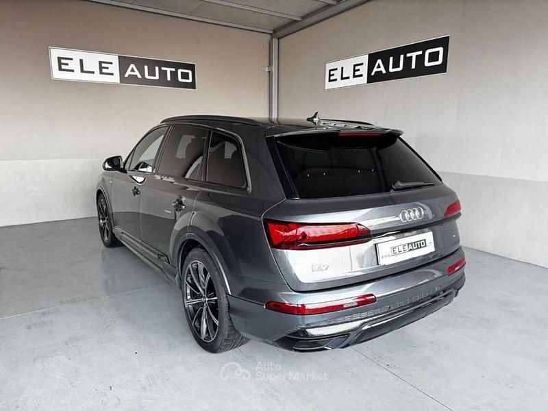 Usata Audi Q7 S-Line 286 CV (210 kW) 2022 Grigio scuro SUV
