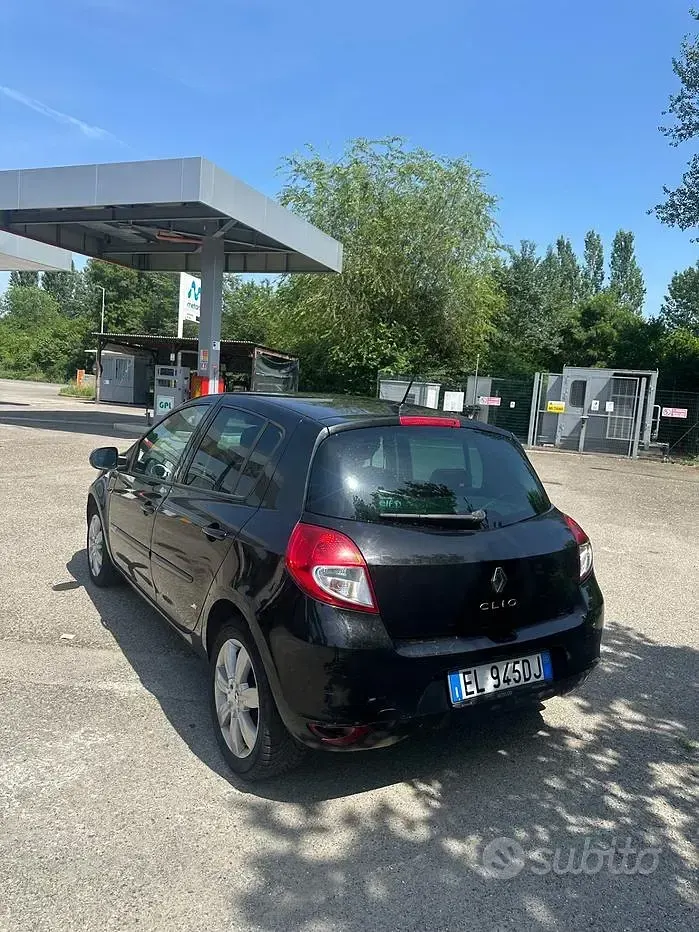 Usata Renault Clio IV Dynamique 75 CV (55 kW) 2012 Nero Berlina