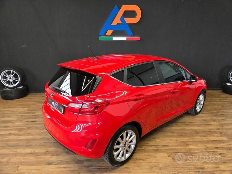 Usata Ford Fiesta Titanium 86 CV (63 kW) 2020 Rosso Utilitaria