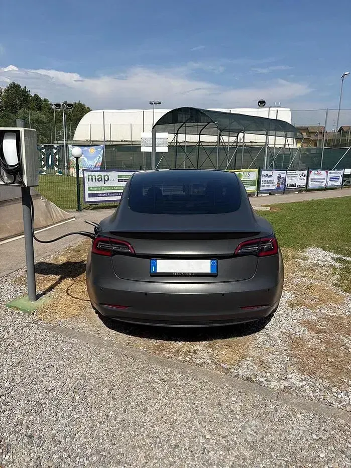 Usata Tesla Model 3 Performance 155 kW (211 CV) 2022 Grigio Berlina