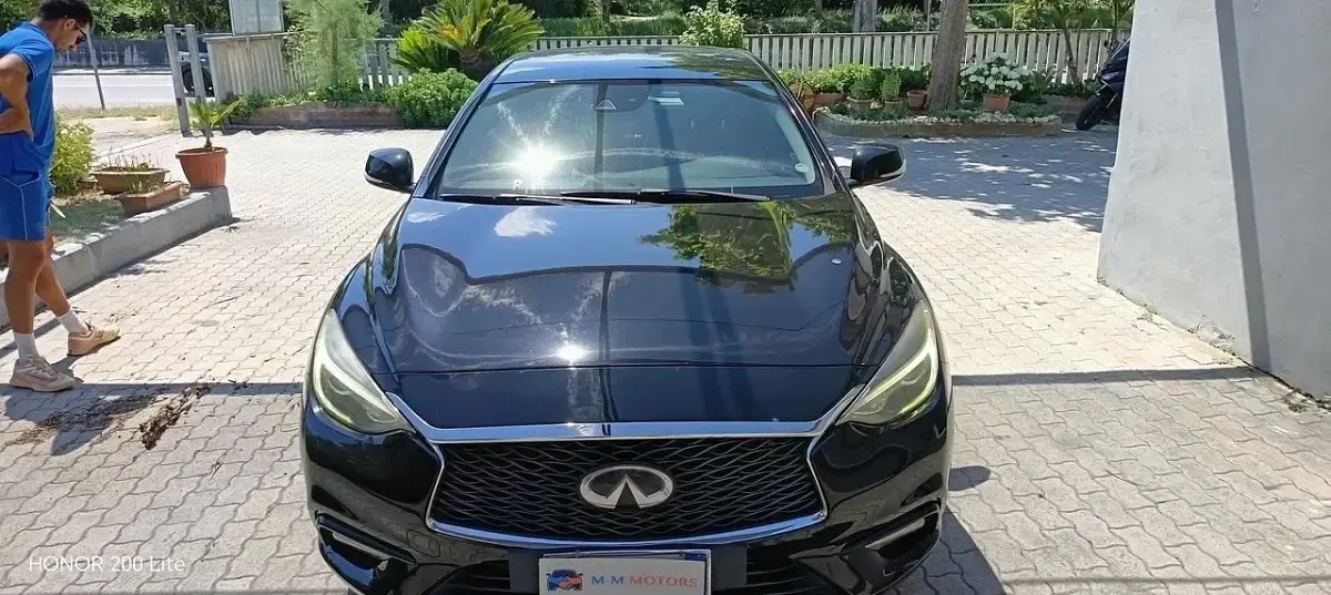 Usata Infiniti Q30 Business 110 CV (80 kW) 2017 Nero SUV