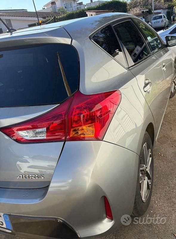 Usata Toyota Auris Active 90 CV (66 kW) 2015 Grigio Berlina