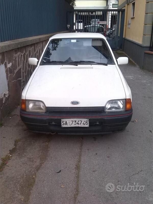 Usata 1990 Ford Escort Tre volumi | 1000 € - Immagine 1/4