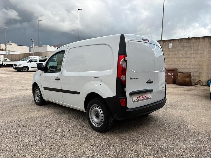 Usata Renault Kangoo 90 CV (66 kW) 2012 Bianco Monovolume