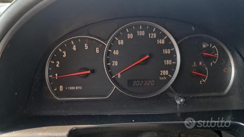 Usata Suzuki Grand Vitara 109 CV (80 kW) 2003 Grigio SUV