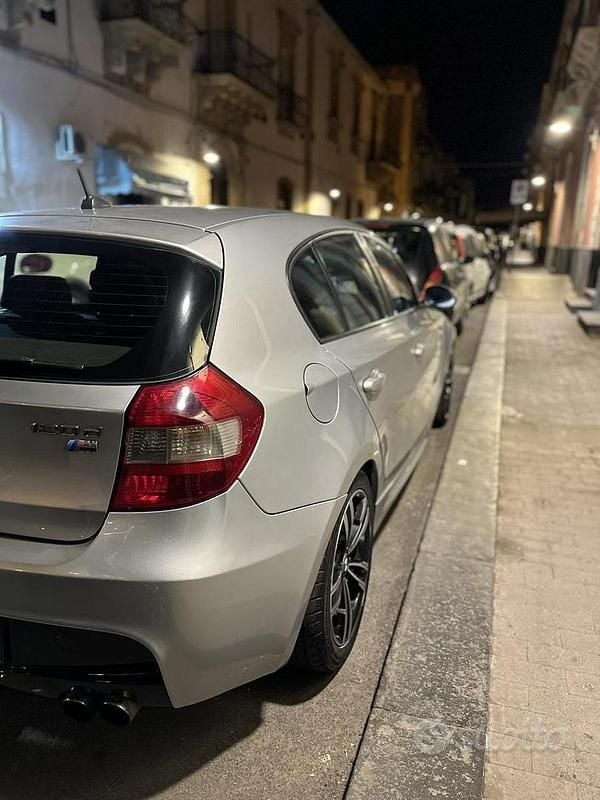 Begagnad BMW 2000 2005 Grå Sedan