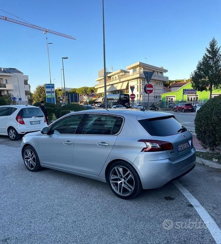 Grigio Usata 2014 Peugeot 308 GT-line Tre volumi | 5900 € (Ottimo prezzo) - Immagine 1/4