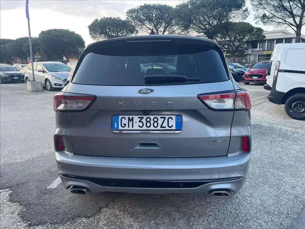 Usata Ford Kuga ST-Line X 225 CV (165 kW) 2023 Grigio metallizzato SUV