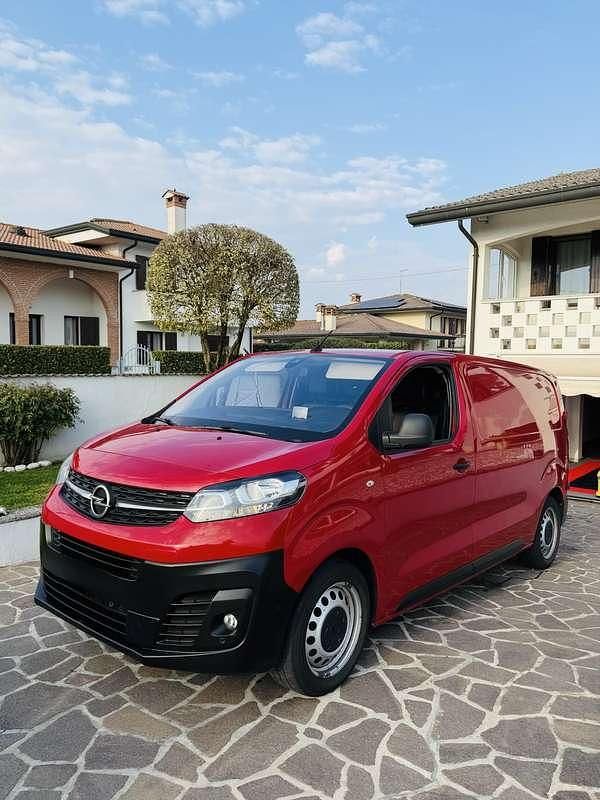 Usata Opel Vivaro 120 CV (88 kW) 2020 Rosso Monovolume