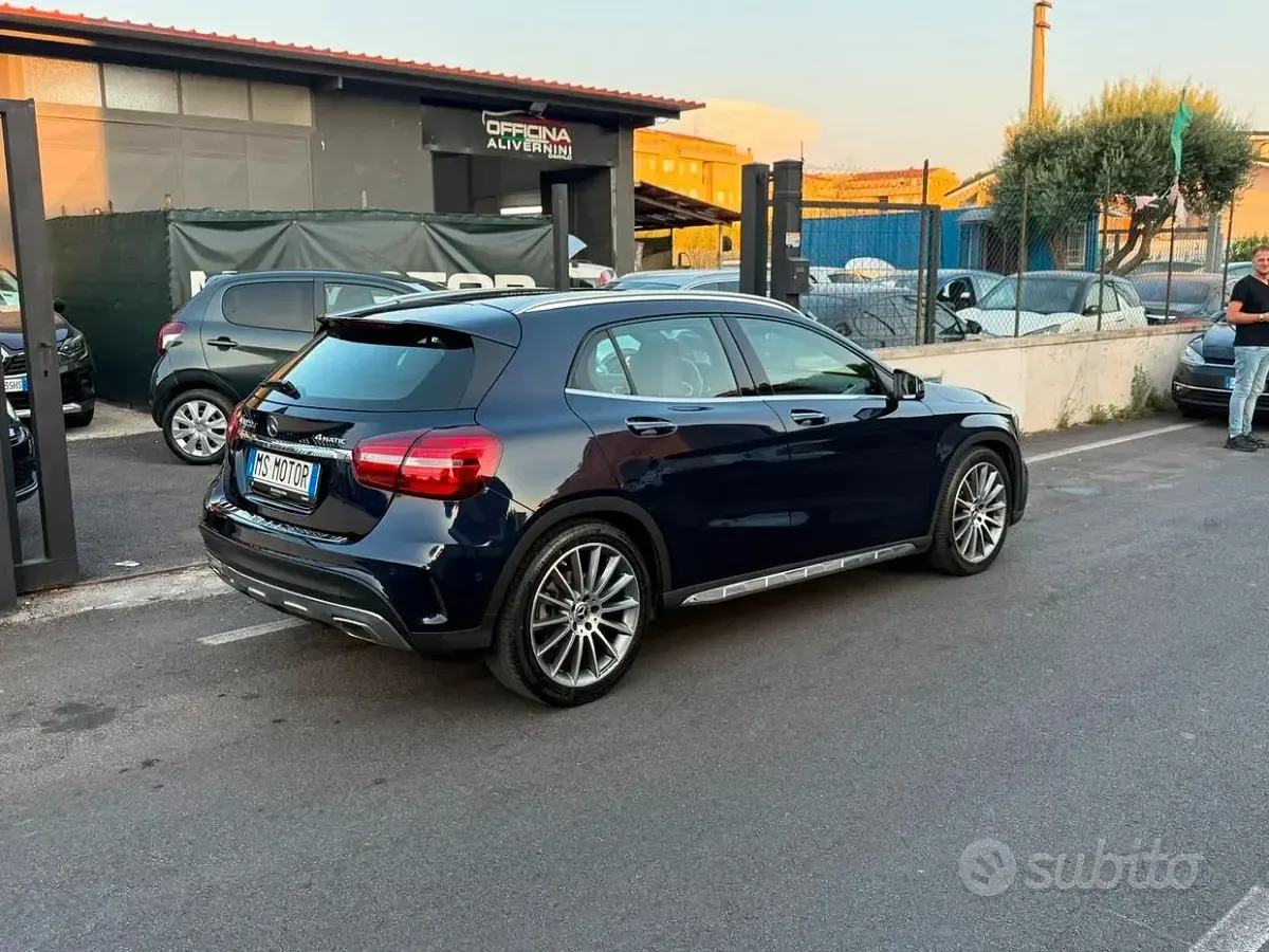 Usata Mercedes GLA220 AMG 177 CV (130 kW) 2018 Bluazzurro SUV