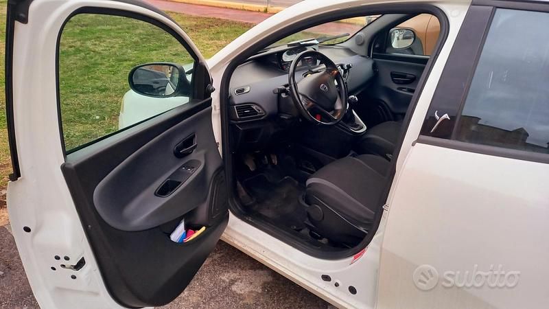 Usata Lancia Ypsilon 2015 Bianco Utilitaria