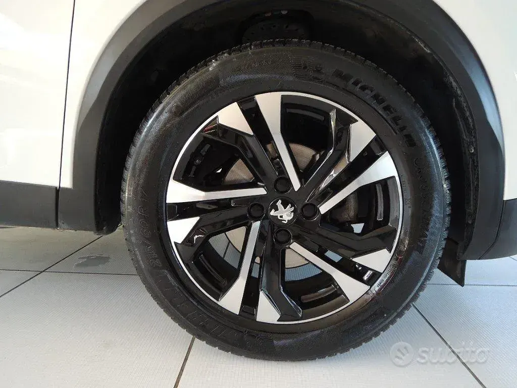 Usata Peugeot 2008 Allure 131 CV (96 kW) 2021 Bianco SUV