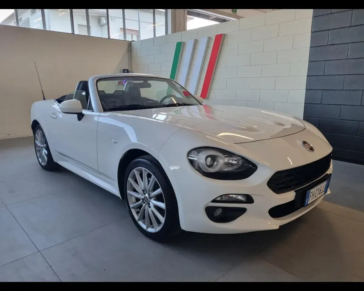 Begagnad Fiat 124 Spider Lusso 140 HK (102 kW) 2017 Cab