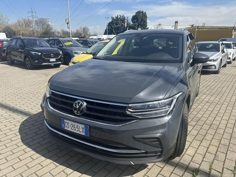 Gebraucht VW Tiguan Life 150 PS (110 kW) 2023 Grau SUV