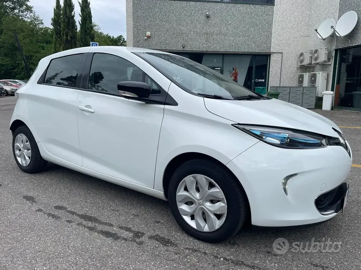 Begagnad Renault Zoe Life 42 kW (58 HK) 2019 Vit Halvkombi
